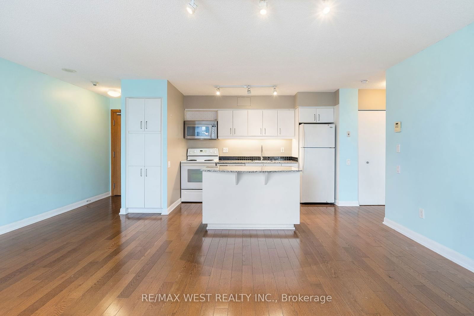 33 Sheppard Ave E, unit 3006 for rent