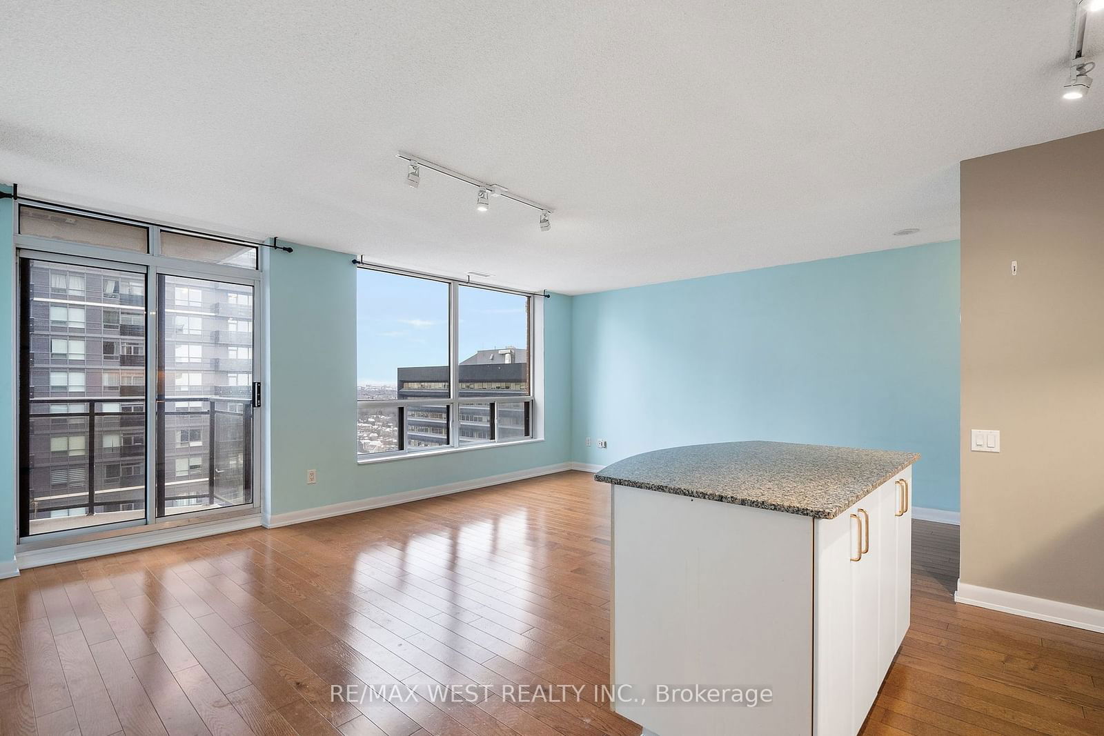 33 Sheppard Ave E, unit 3006 for rent