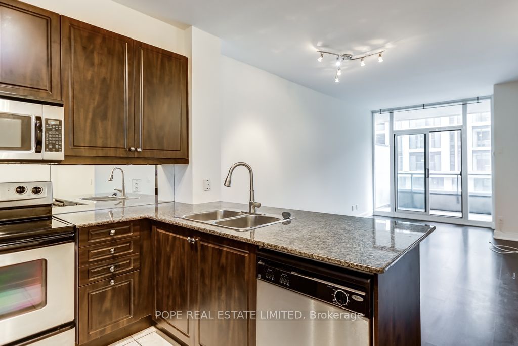 88 Broadway Ave, unit 511 for rent