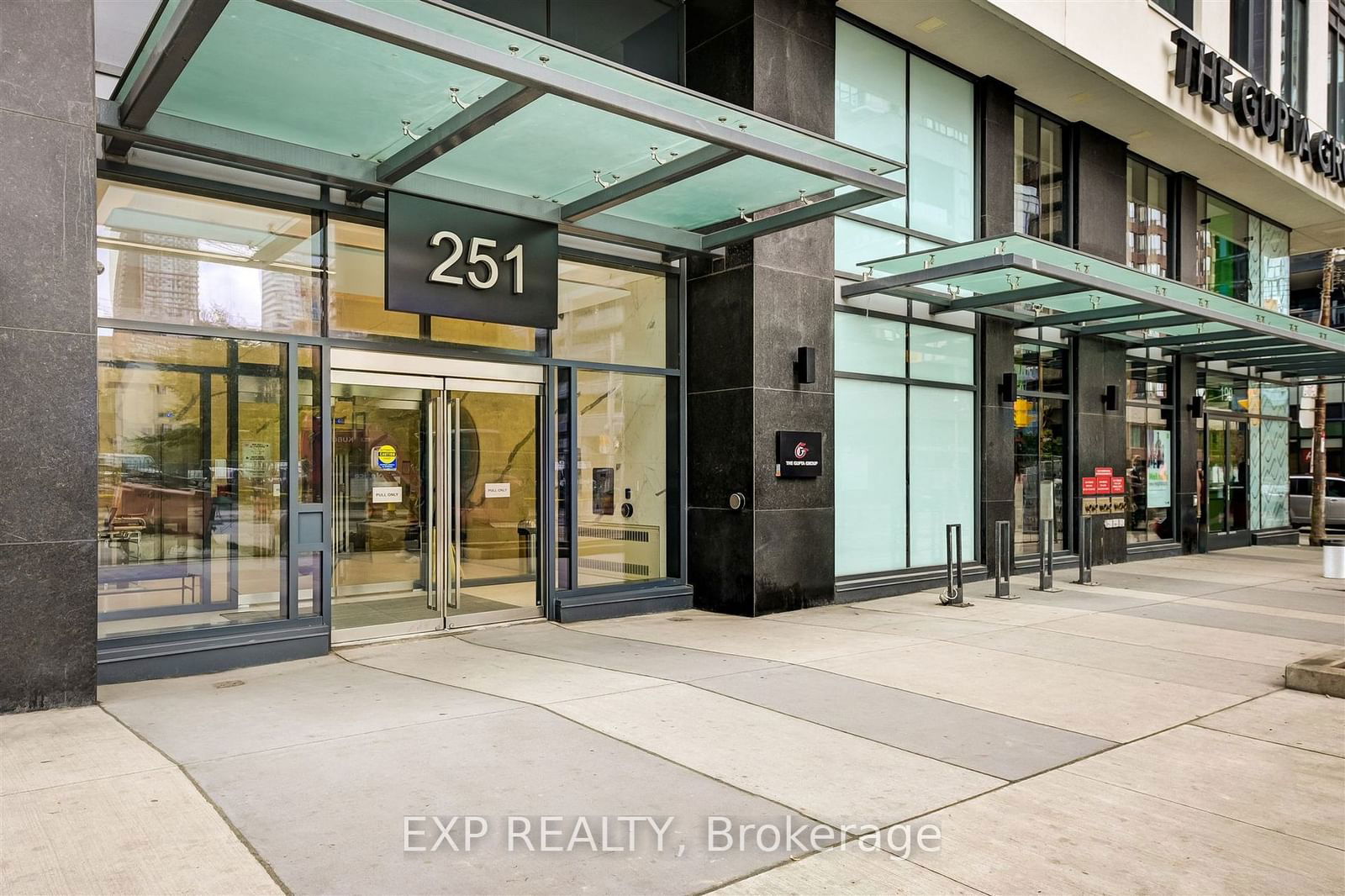 251 Jarvis St, unit 609 for sale