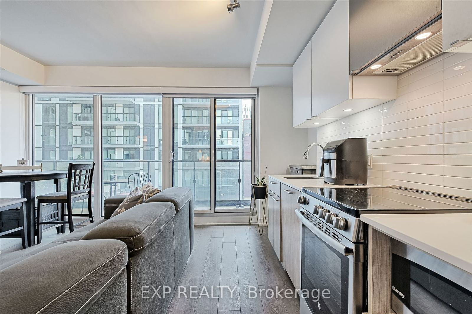 251 Jarvis St, unit 609 for sale