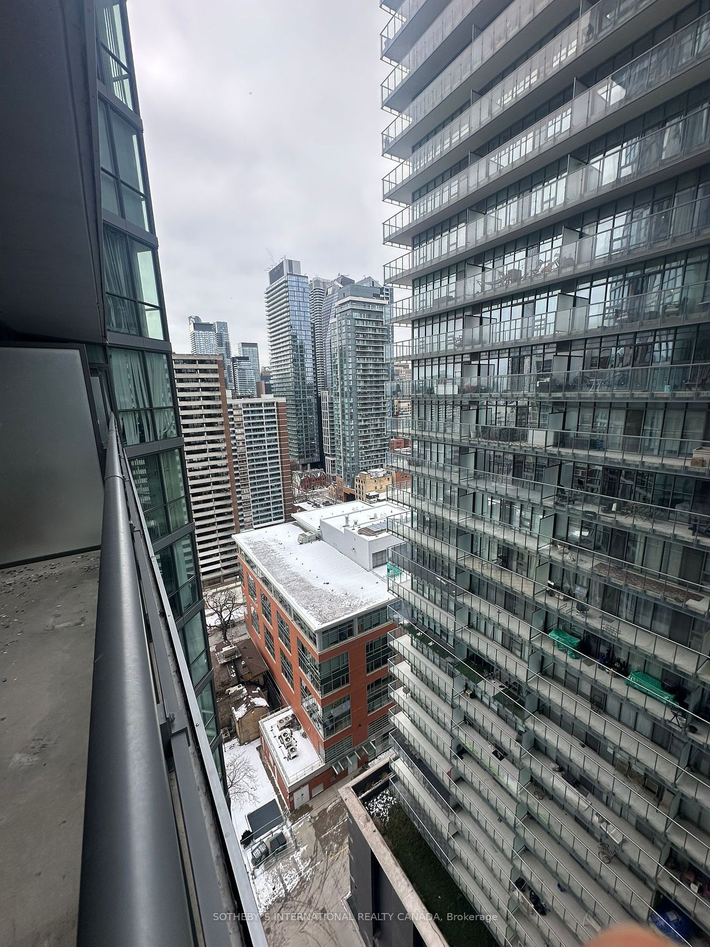 45 Charles St E, unit 2305 for rent