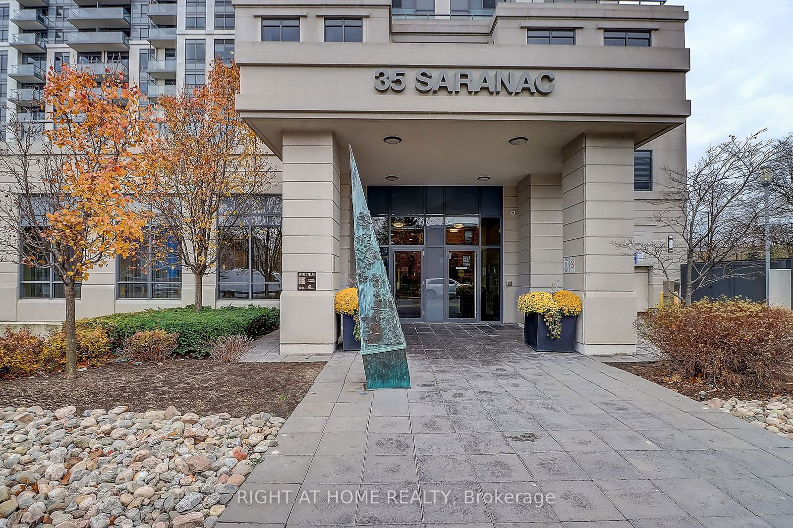 35 Saranac Blvd, unit 423 for rent