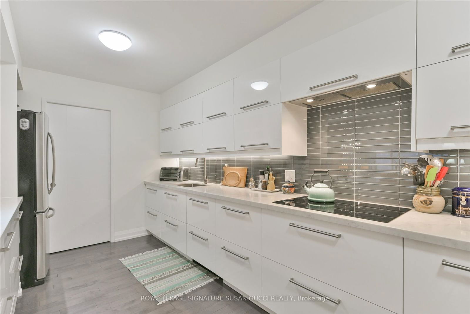 130 Carlton St, unit 810 for sale