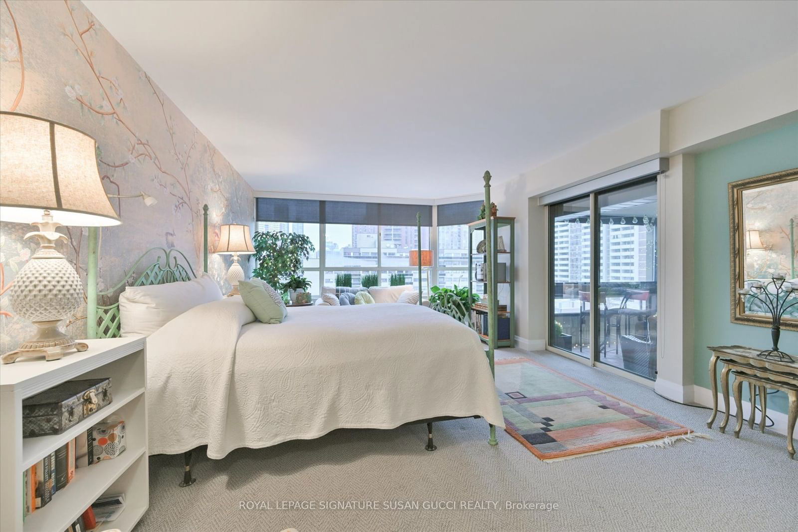 130 Carlton St, unit 810 for sale