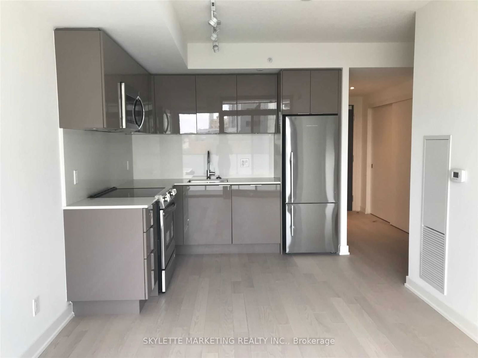 25 Richmond St E, unit 1516 for rent