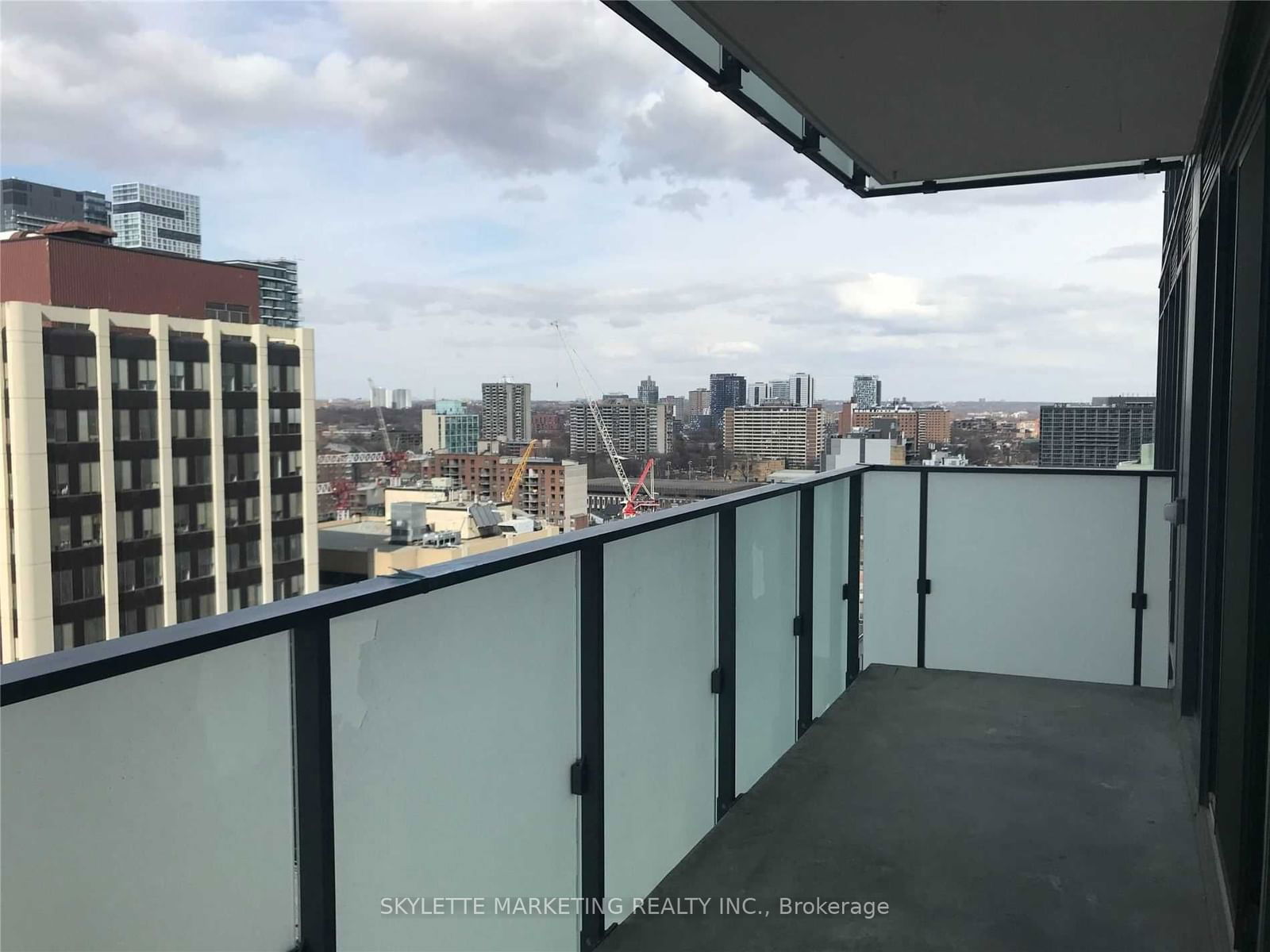 25 Richmond St E, unit 1516 for rent