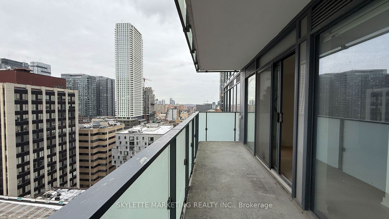 25 Richmond St E, unit 1516 for rent