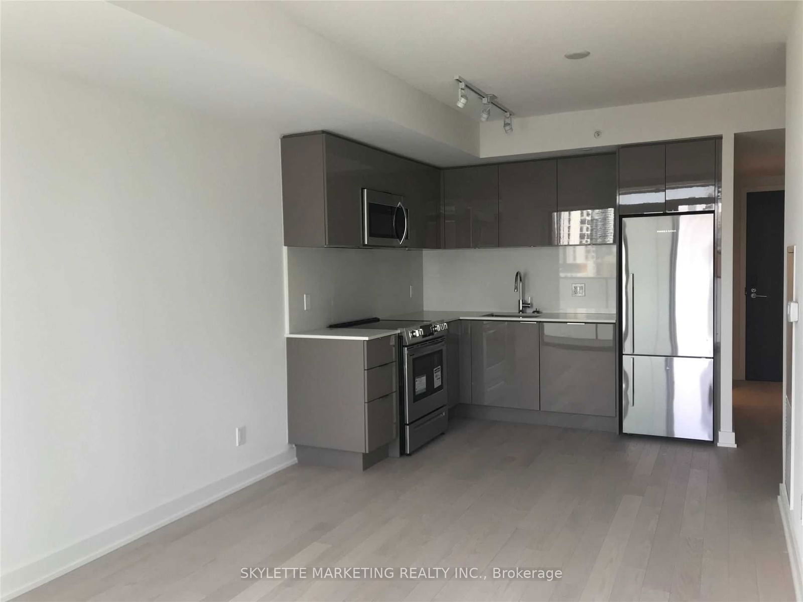 25 Richmond St E, unit 1516 for rent