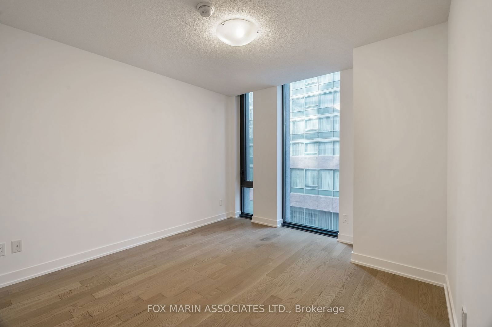 25 Richmond St E, unit 414 for rent