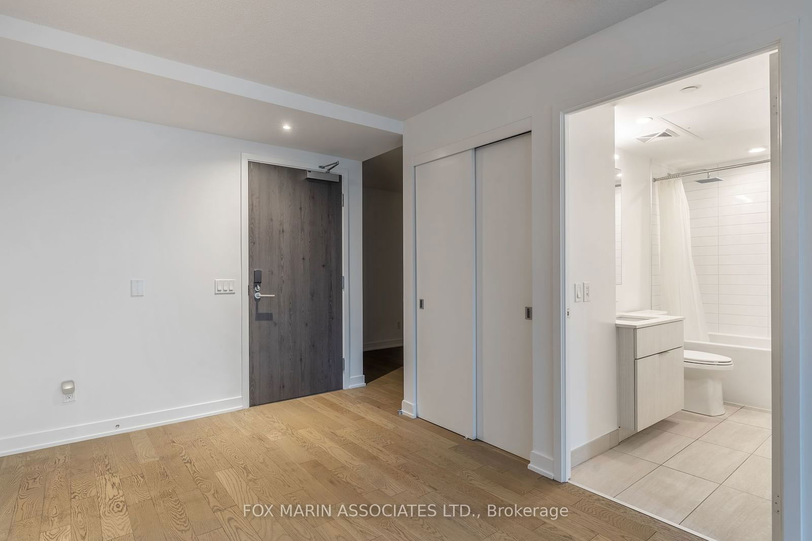 25 Richmond St E, unit 414 for rent