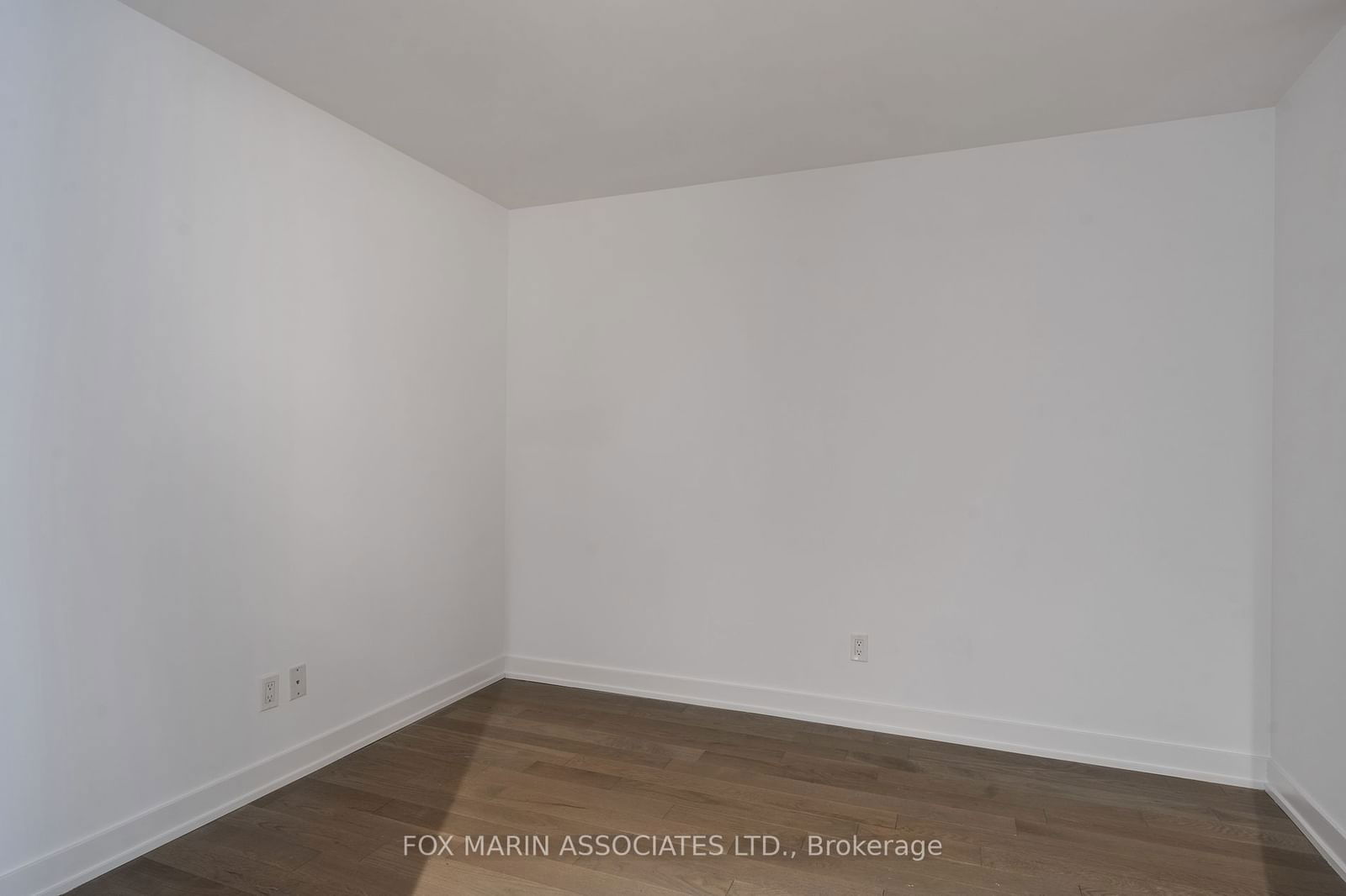 25 Richmond St E, unit 414 for rent