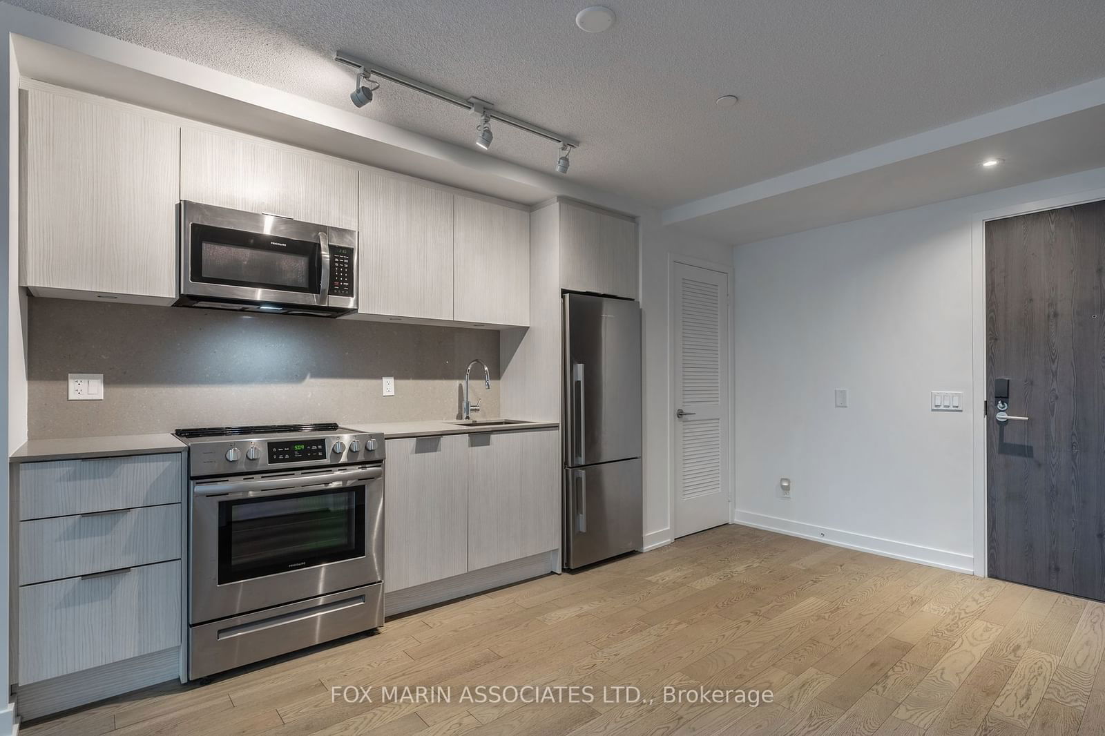 25 Richmond St E, unit 414 for rent