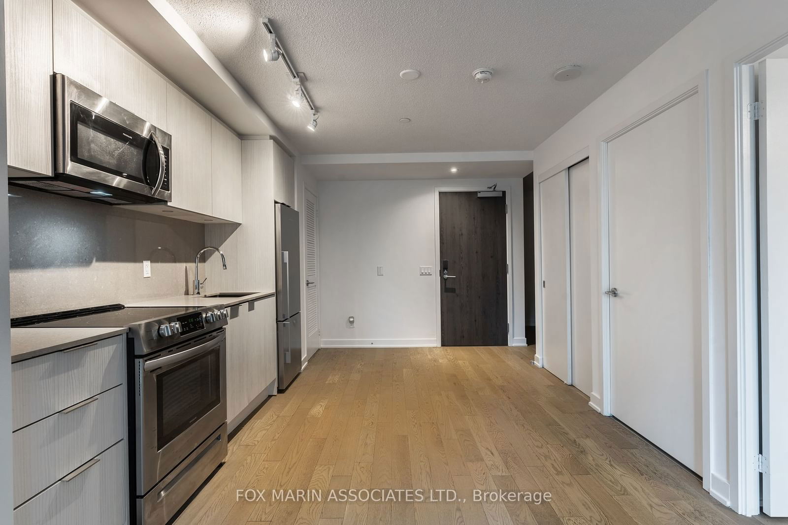 25 Richmond St E, unit 414 for rent