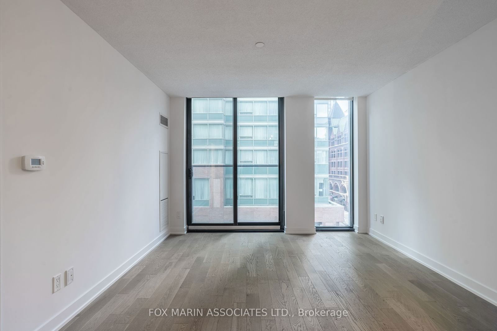 25 Richmond St E, unit 414 for rent