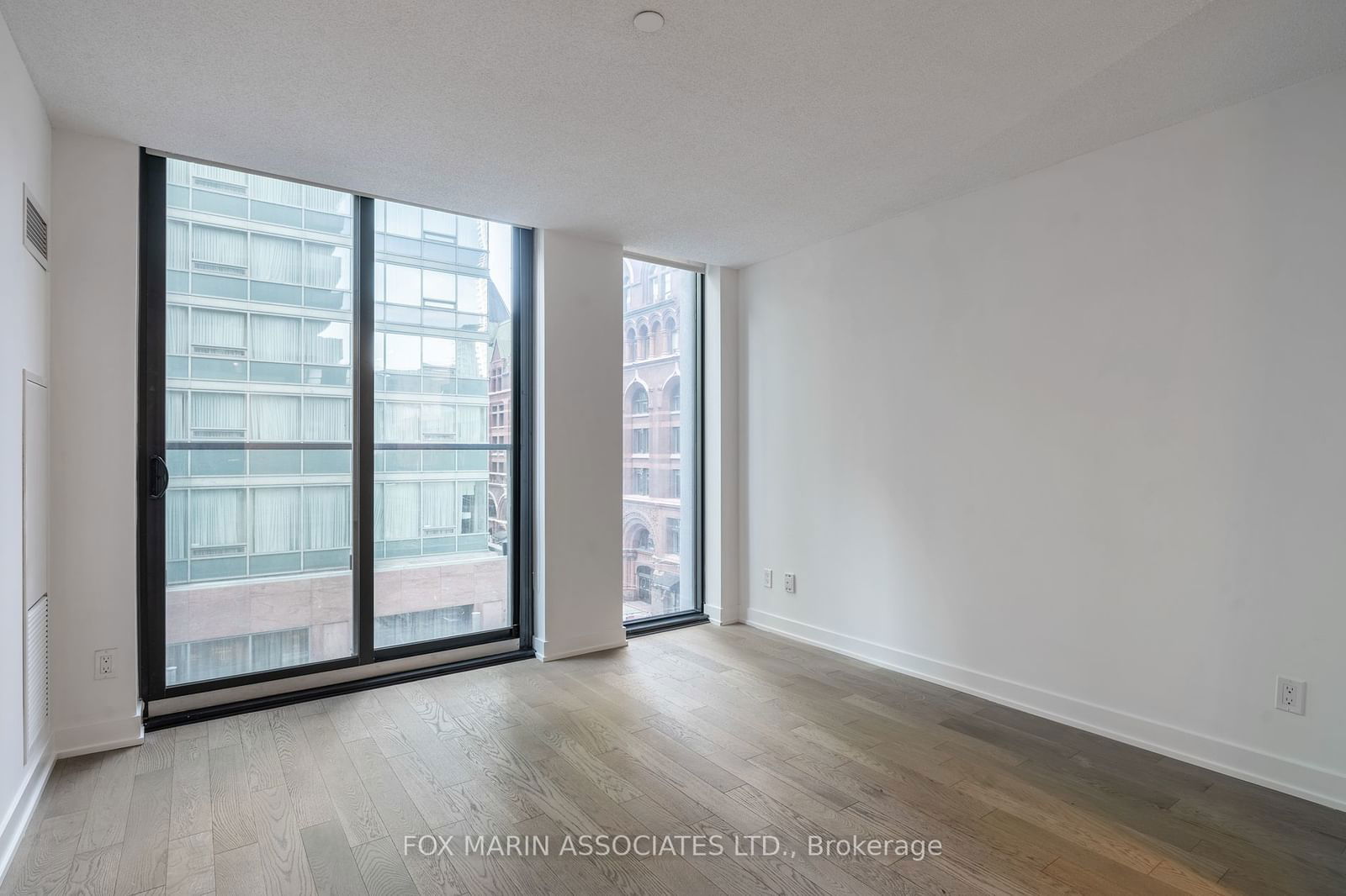 25 Richmond St E, unit 414 for rent