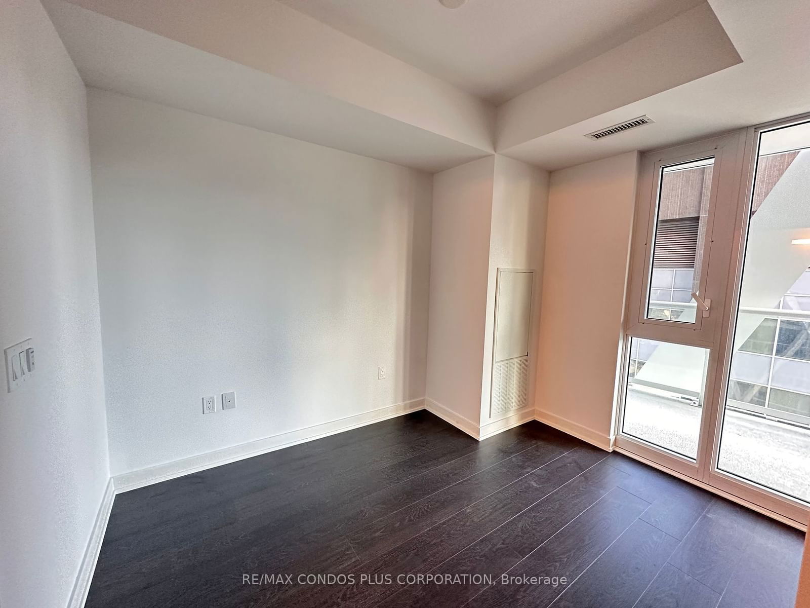 230 Simcoe St, unit 2913 for rent