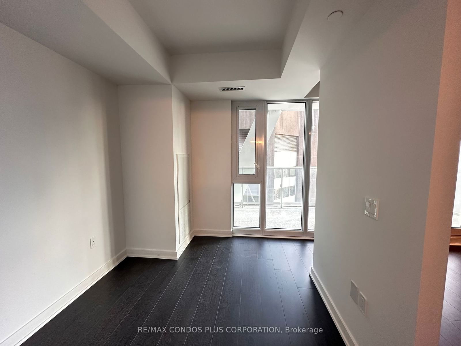 230 Simcoe St, unit 2913 for rent