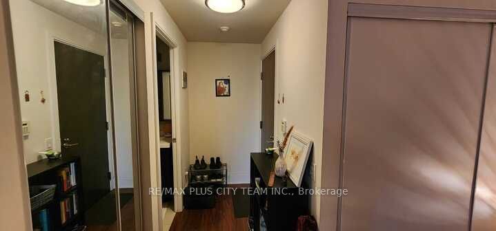 560 Front St W, unit 327 for rent