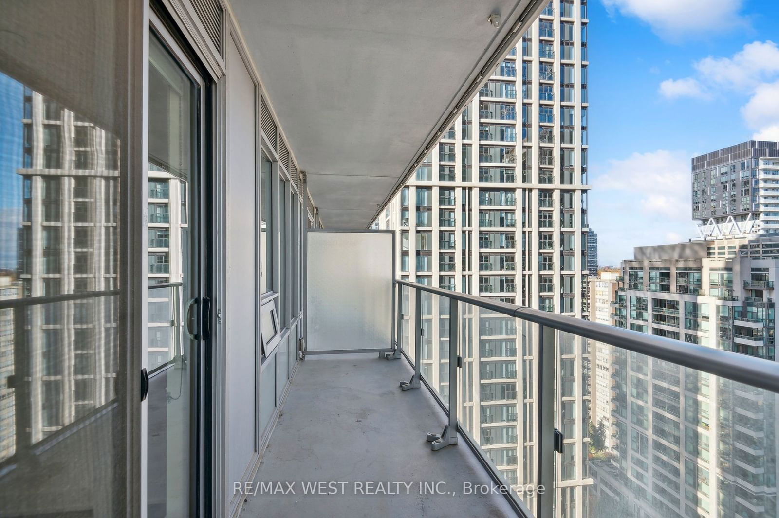 195 Redpath Ave, unit 2215 for rent