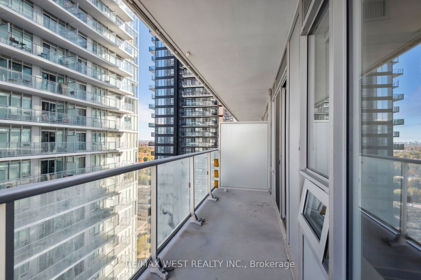 195 Redpath Ave, unit 2215 for rent