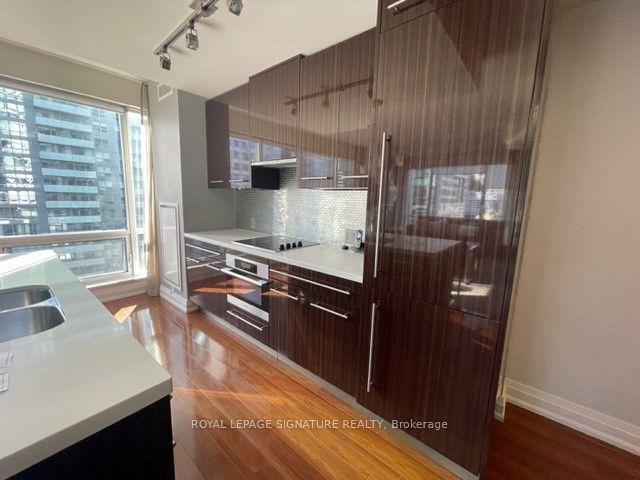 80 John St, unit 1107 for rent