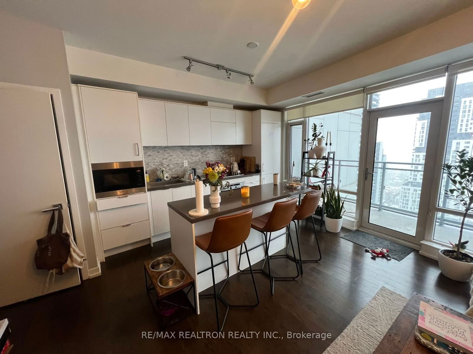 21 Widmer St, unit 2906 for rent