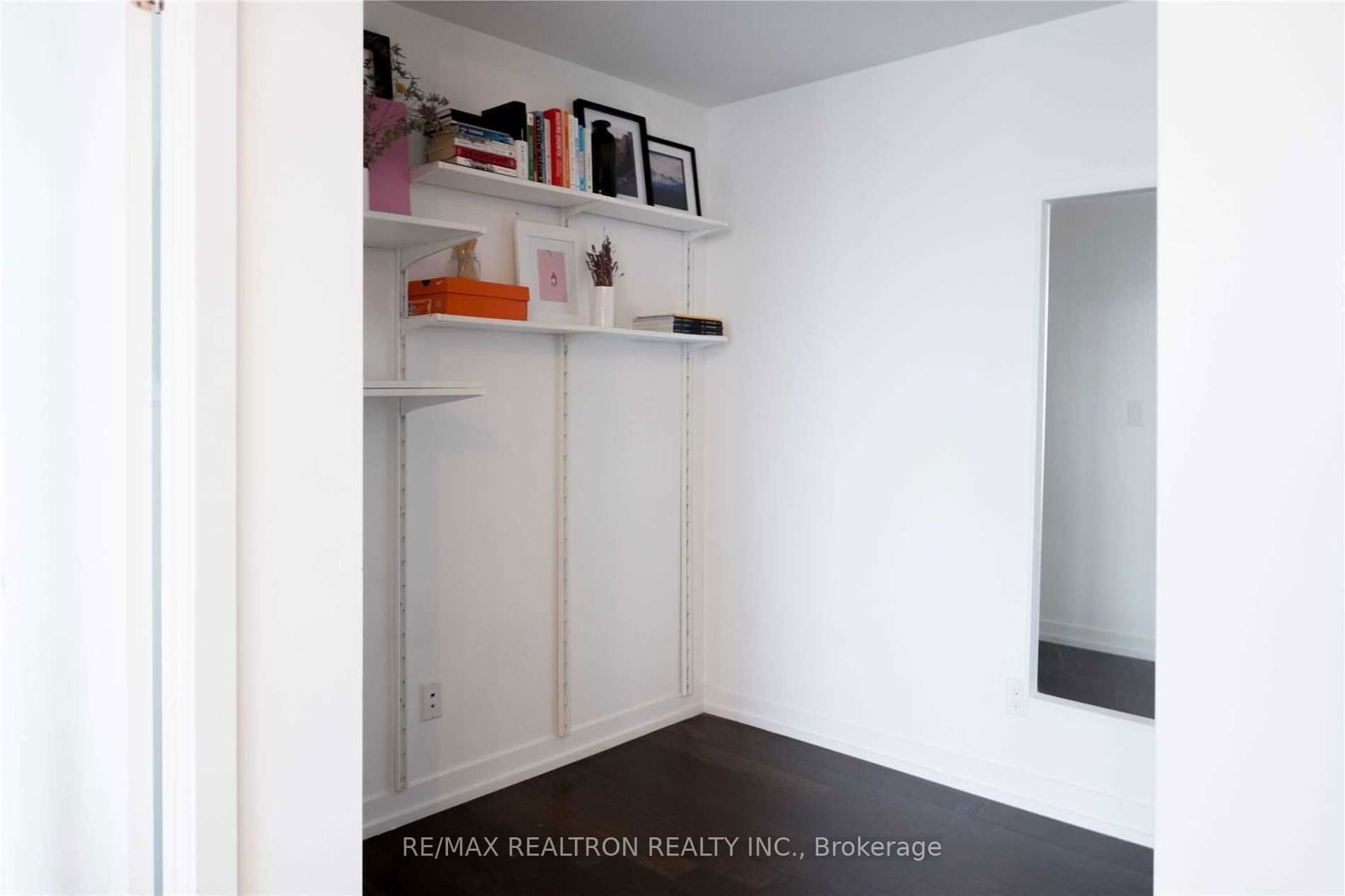 21 Widmer St, unit 2906 for rent