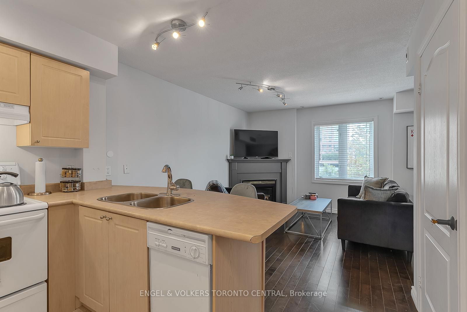 12 Sudbury St S, unit 603 for rent