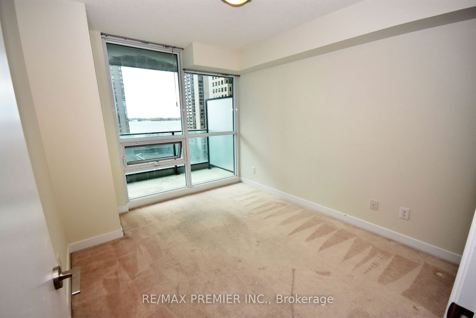 33 Bay St, unit 1208 for sale