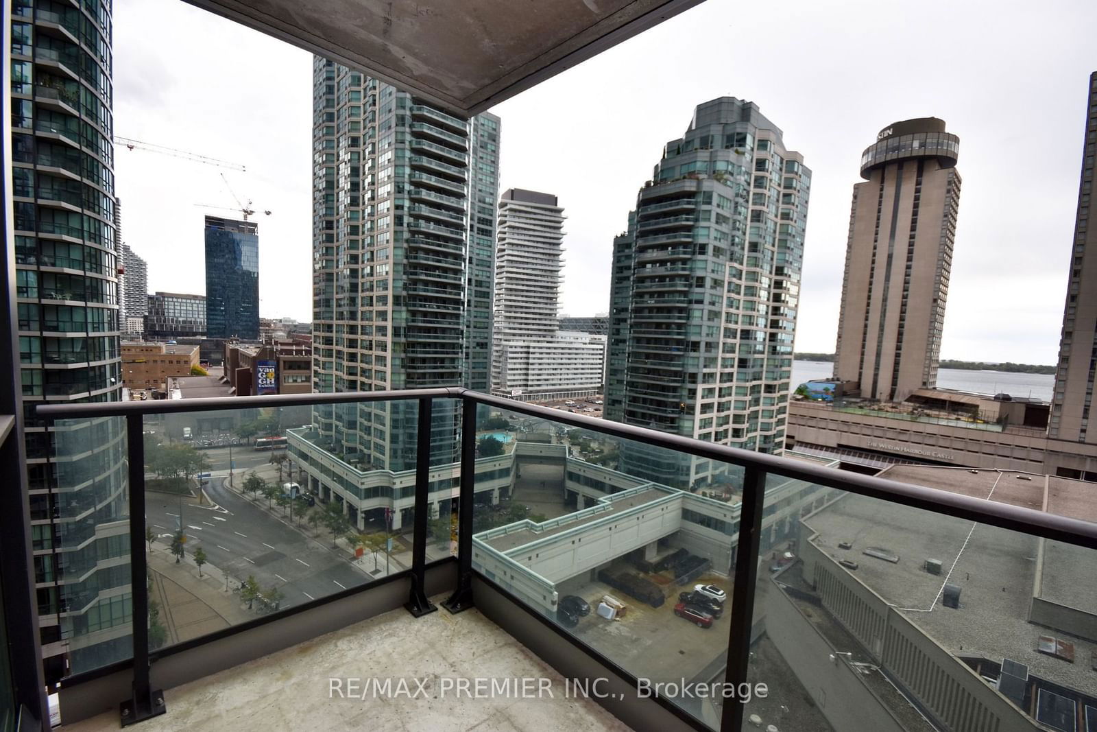 33 Bay St, unit 1208 for sale