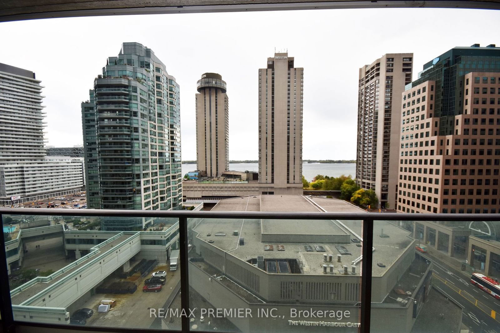 33 Bay St, unit 1208 for sale