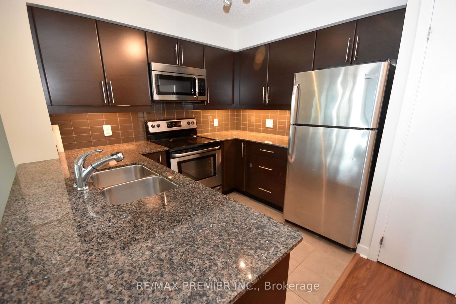 33 Bay St, unit 1208 for sale