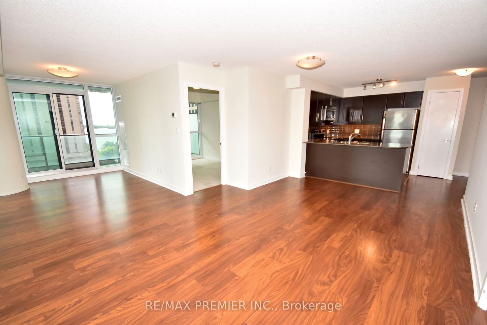 33 Bay St, unit 1208 for sale