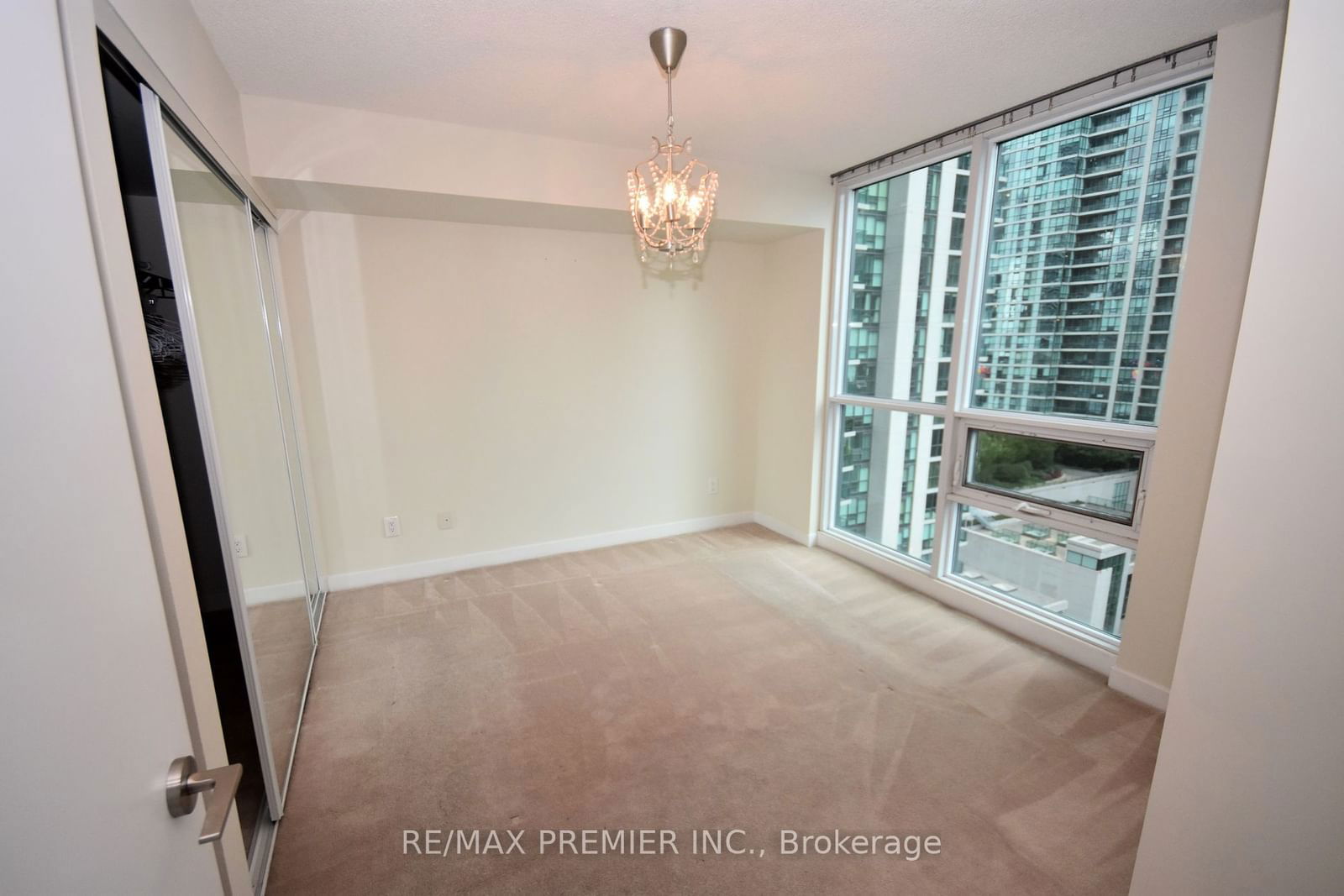 33 Bay St, unit 1208 for sale