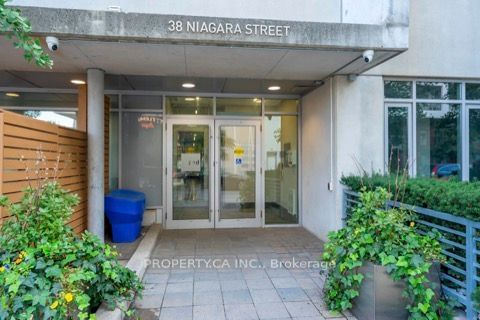 38 Niagara St, unit 403 for rent