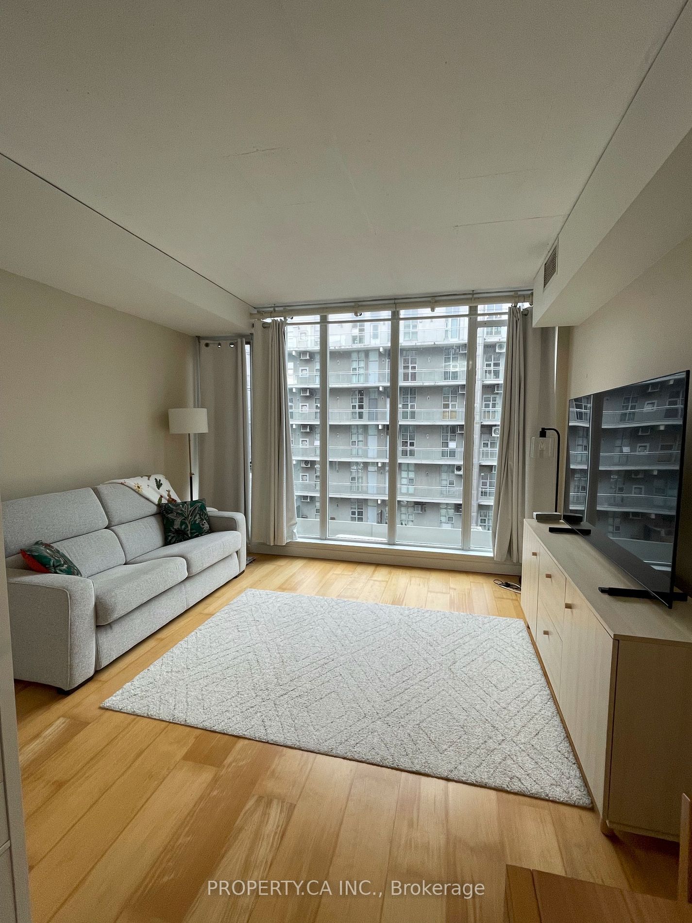 38 Niagara St, unit 403 for rent