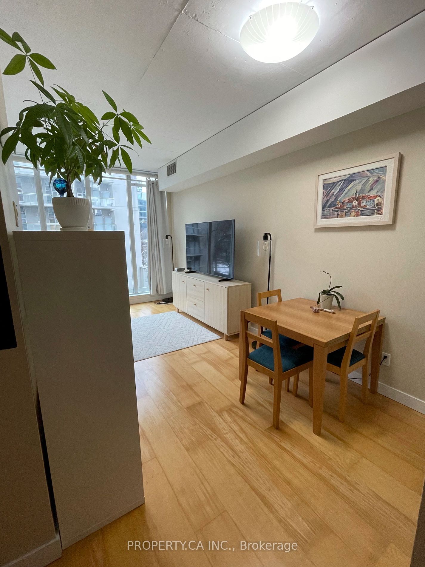 38 Niagara St, unit 403 for rent