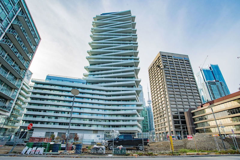 15 Queens Quay E, unit 911 for rent