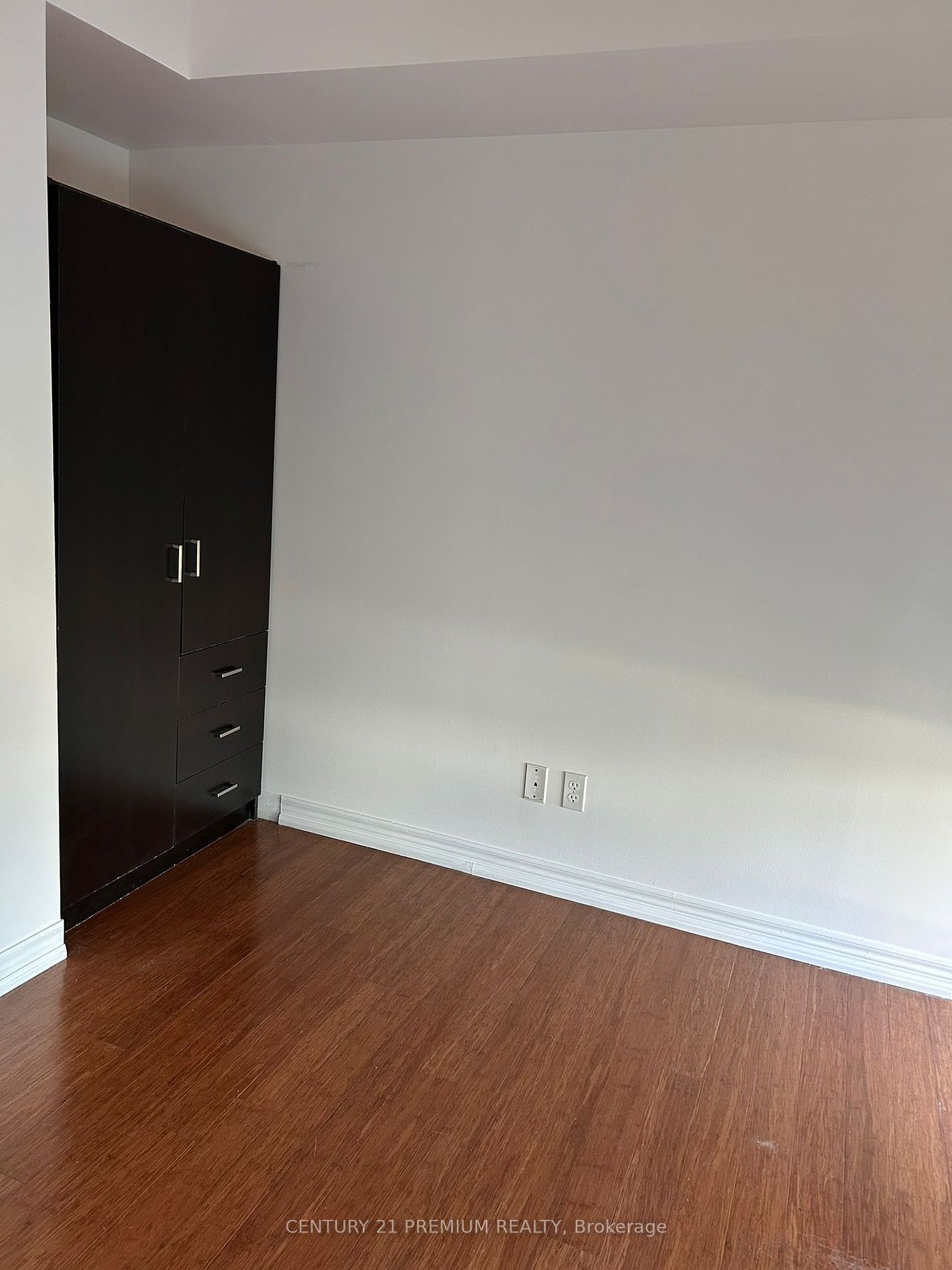 51 Lower Simcoe St, unit 810 for rent