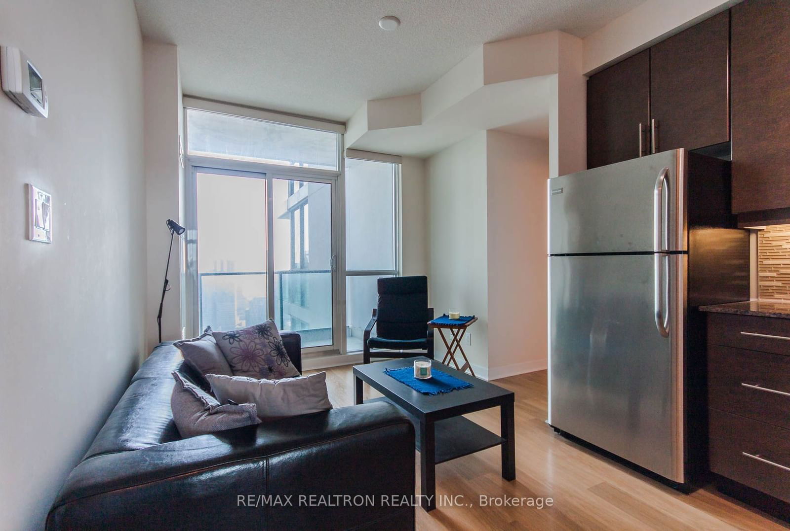 33 Bay St, unit 4005 for rent