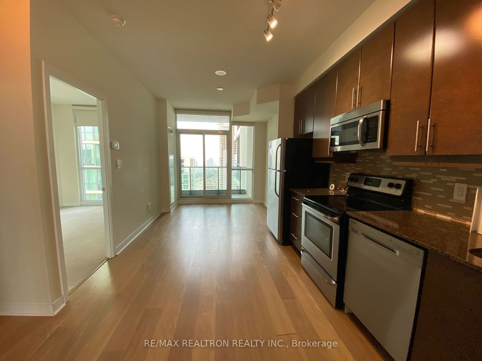 33 Bay St, unit 4005 for rent