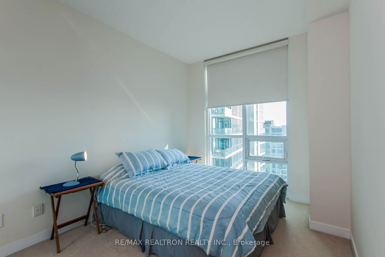 33 Bay St, unit 4005 for rent