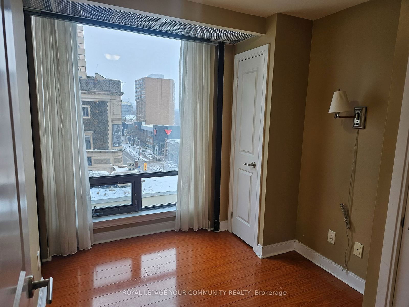 18 Yorkville Ave, unit 613 for rent