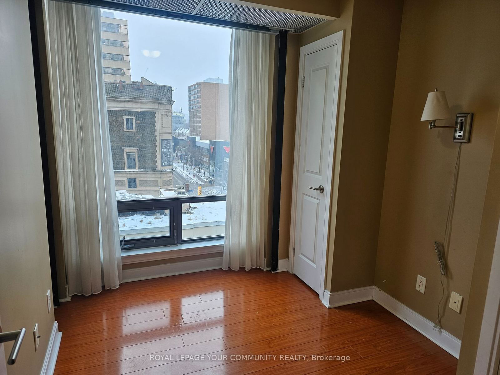 18 Yorkville Ave, unit 613 for rent