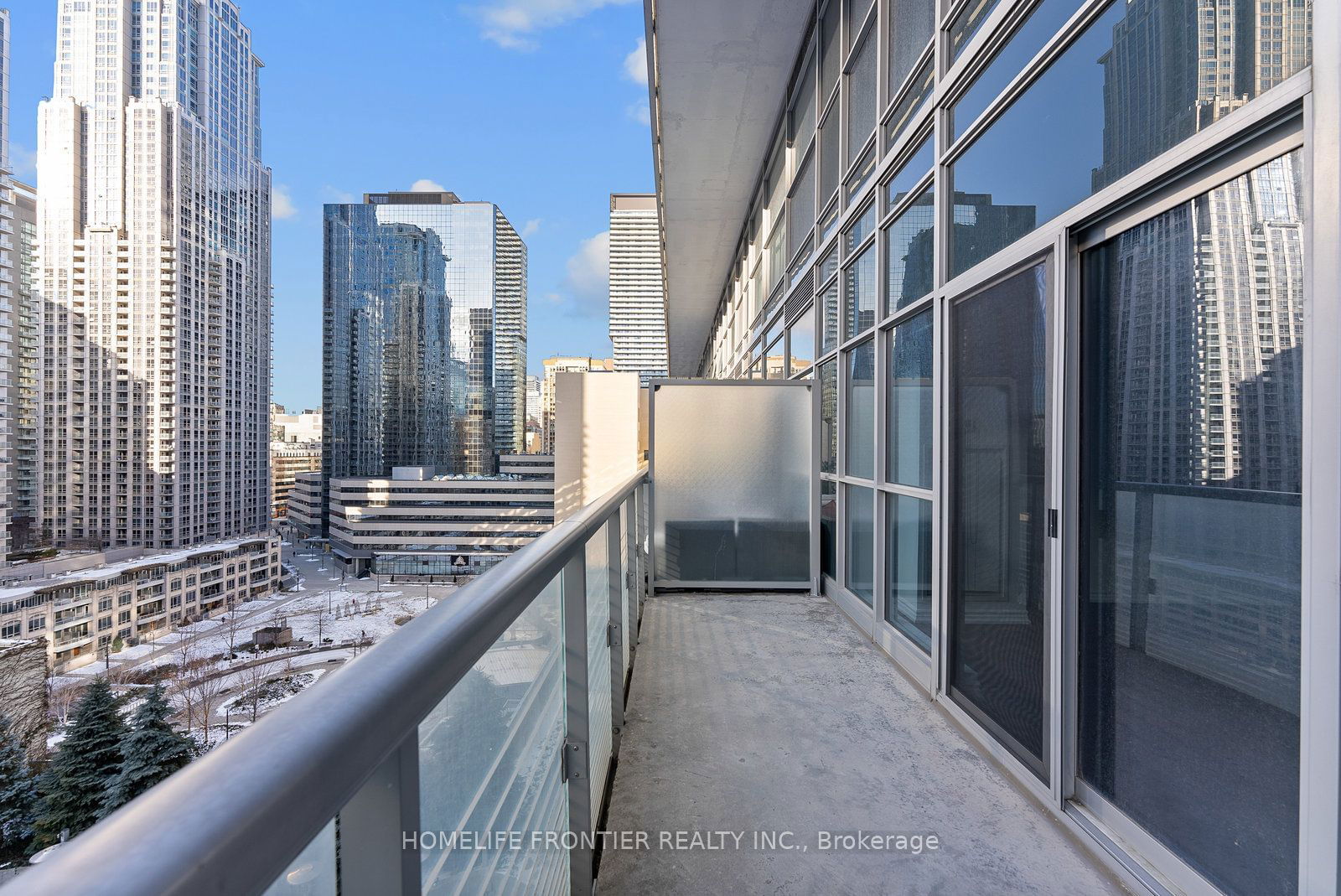 386 Yonge St, unit 918 for sale