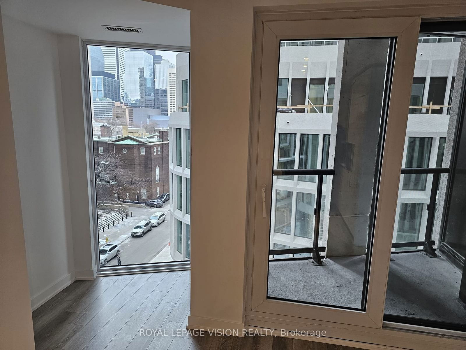 238 Simcoe St, unit 504 for rent