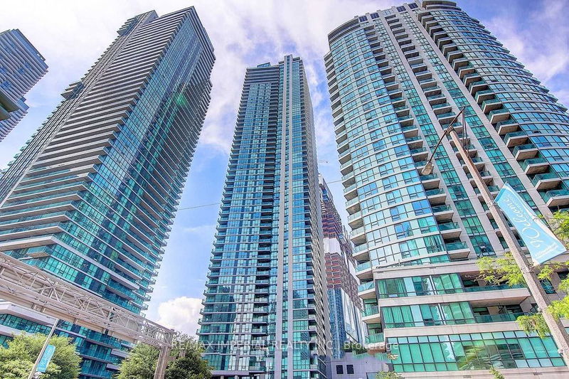 33 Bay St, unit 4111 for rent