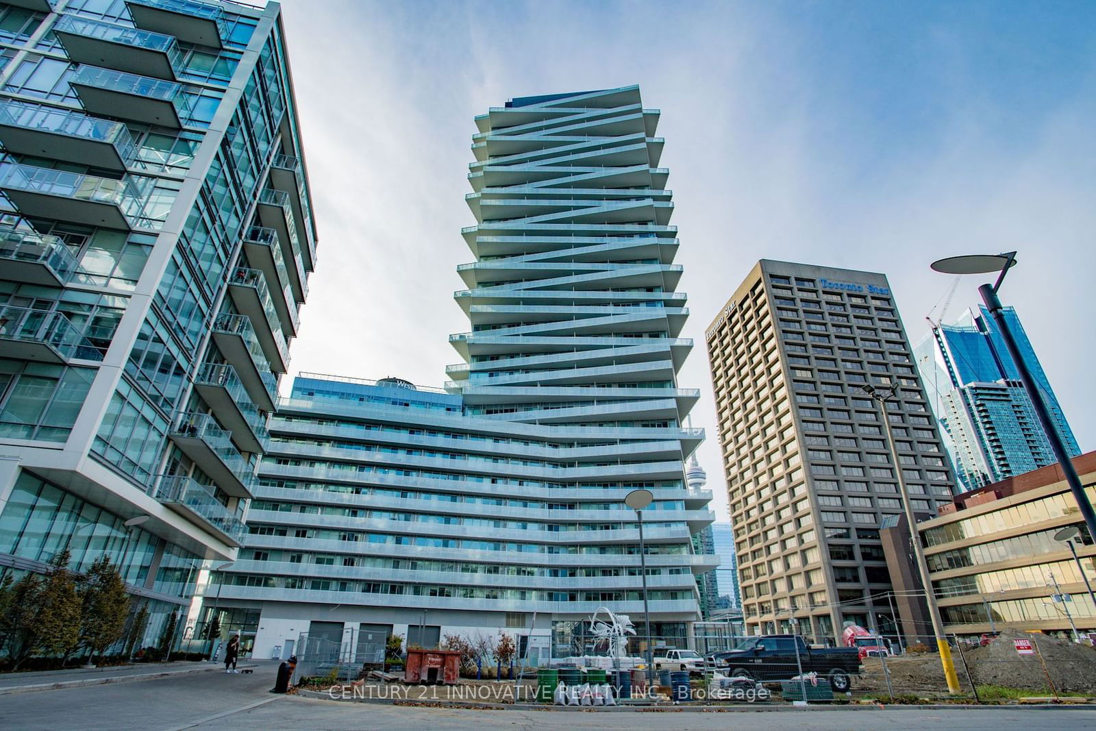 15 Queens Quay E, unit 911 for sale