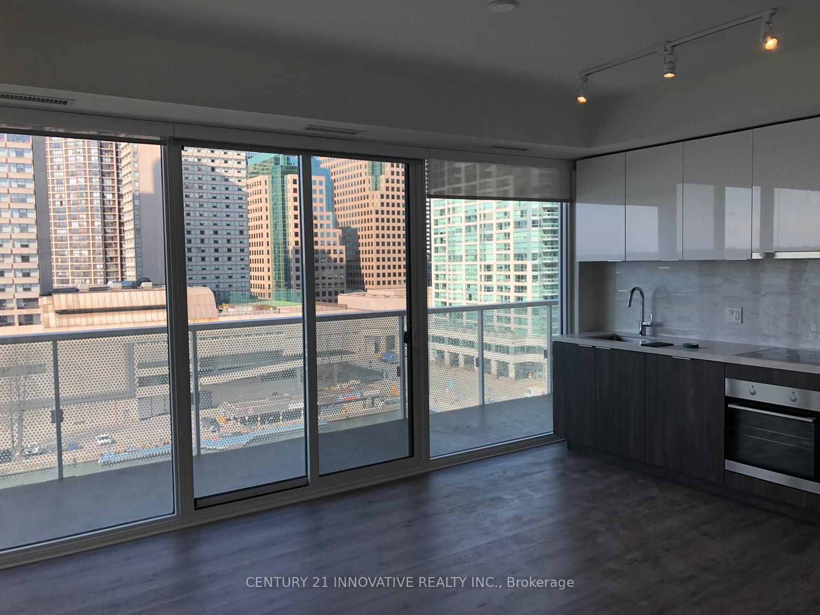 15 Queens Quay E, unit 911 for sale